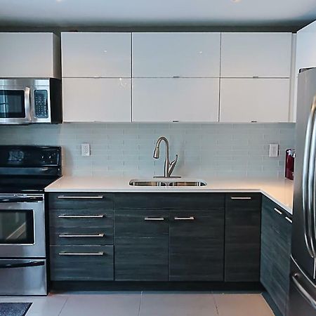 Spacious 3 Bdrm Home Near Downtown Отава Екстериор снимка