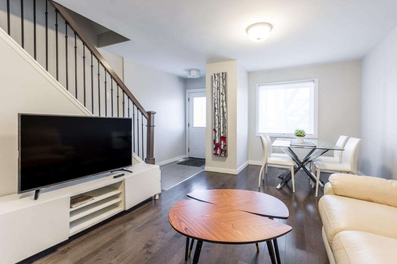 Spacious 3 Bdrm Home Near Downtown Отава Екстериор снимка