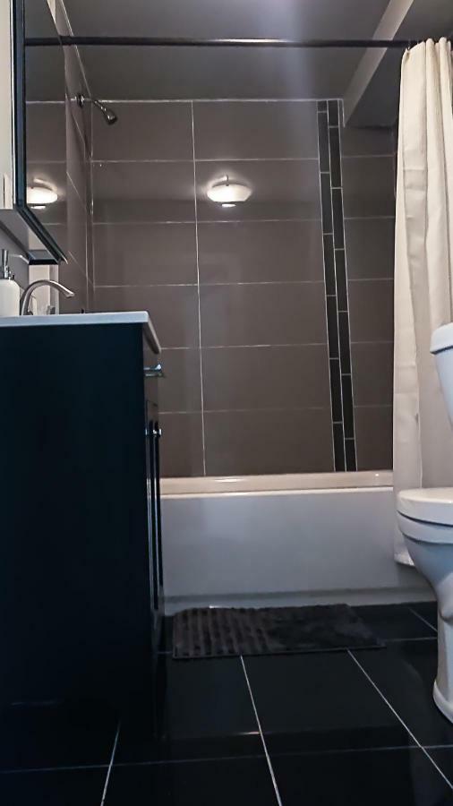 Spacious 3 Bdrm Home Near Downtown Отава Екстериор снимка
