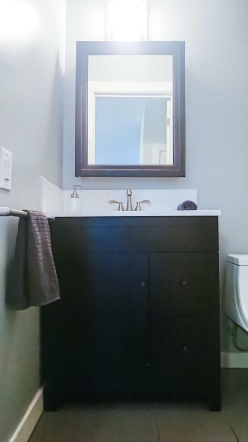 Spacious 3 Bdrm Home Near Downtown Отава Екстериор снимка